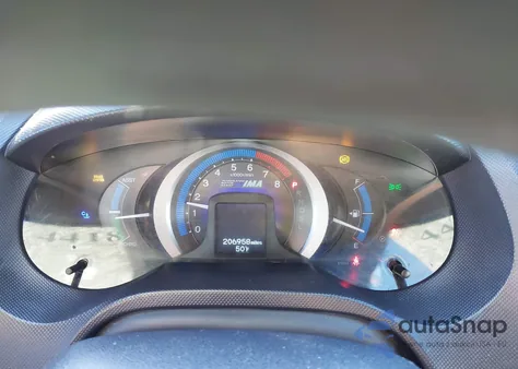 2010 Honda Insight Lx z USA, uszkodzony, nr VIN JHMZE2H50AS014506